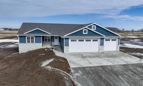 3752 WESTPOINT ROAD, Suamico, WI 54313