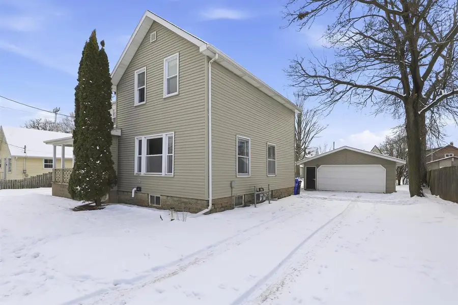 221 E WINNEBAGO STREET, Appleton, WI 54911 - #2