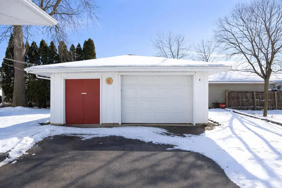 1905 ROOSEVELT AVENUE, Oshkosh, WI 54901 - #2