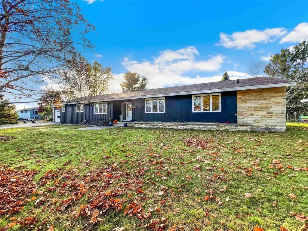 960 SHING WA UK DRIVE, Marinette, WI 54143 - #1