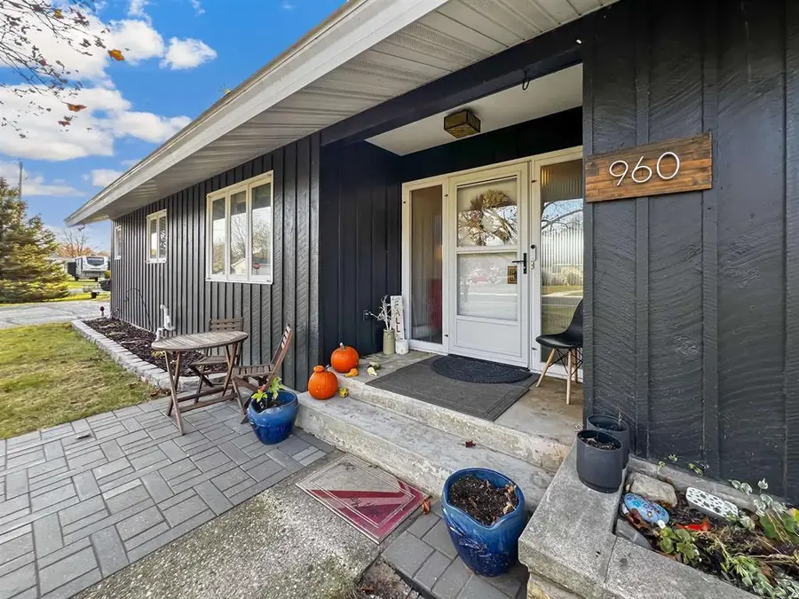 960 SHING WA UK DRIVE, Marinette, WI 54143 - #2