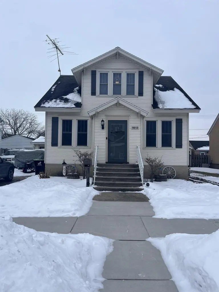 1613 17TH AVENUE, Menominee, MI 49858 - #1