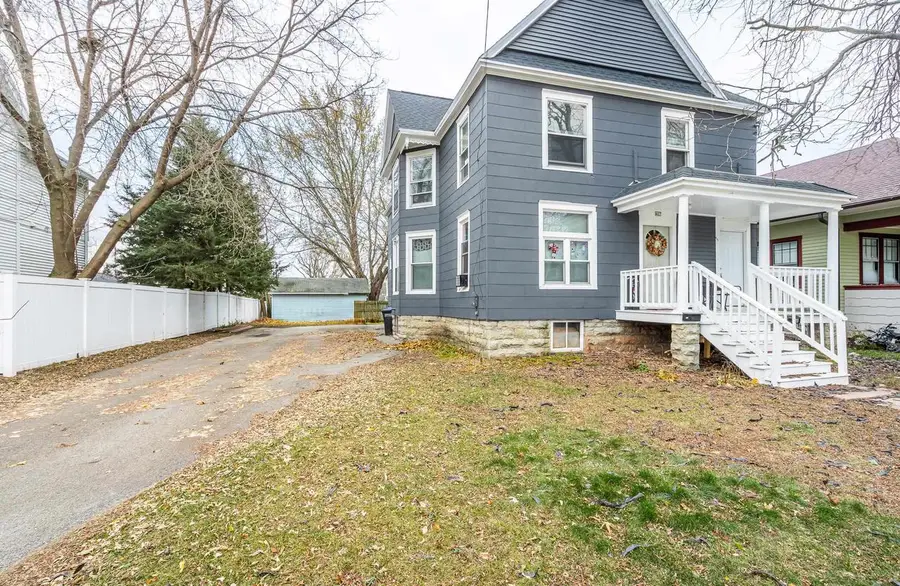 407 E IRVING AVENUE, Oshkosh, WI 54901 - #2