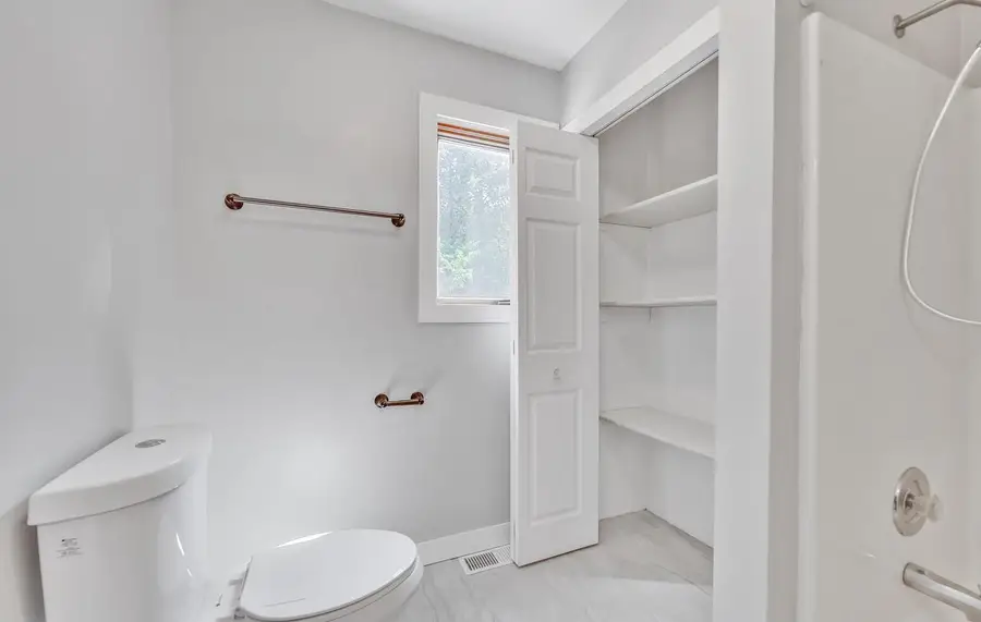 407 E IRVING AVENUE, Oshkosh, WI 54901 - #3