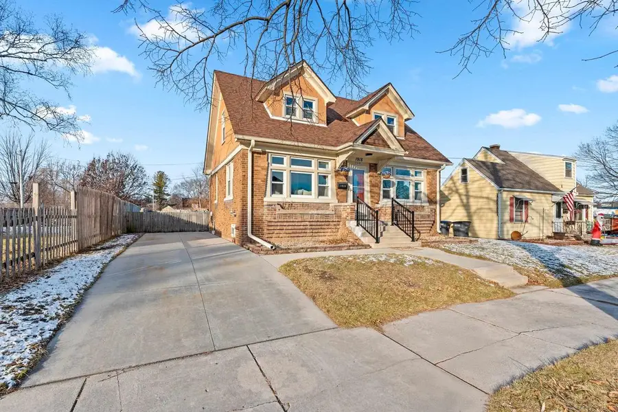 1918 S 16TH STREET, Sheboygan, WI 53081 - #2