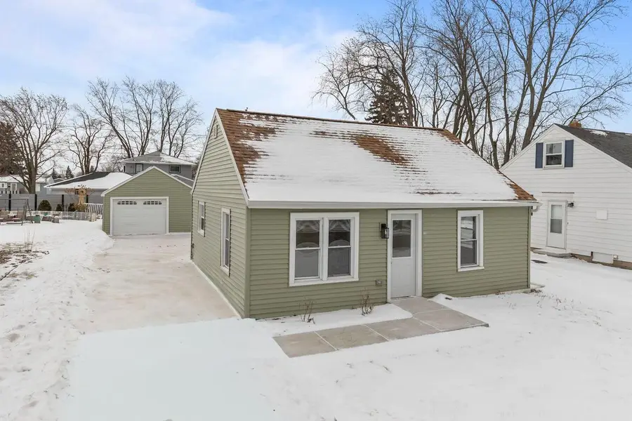 136 W CECIL STREET, Neenah, WI 54956 - #2
