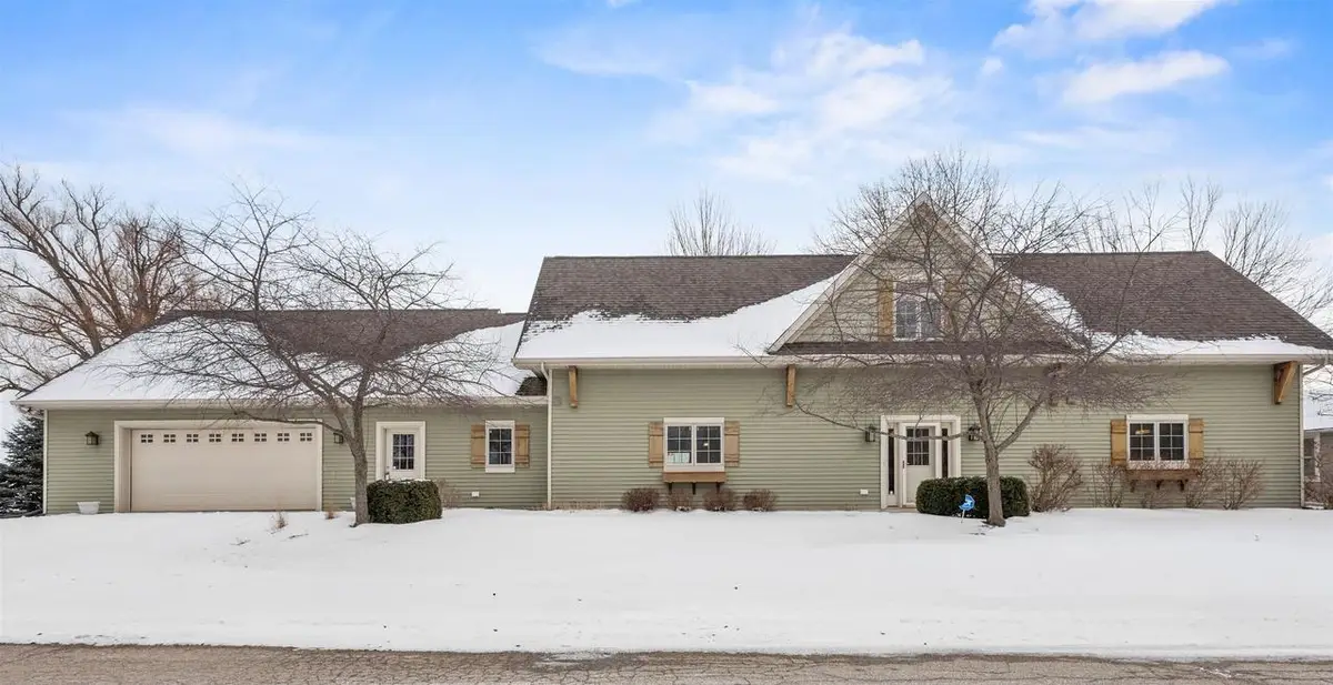 4882 S BAYSHORE LANE, Oconto, WI 54153 - #1