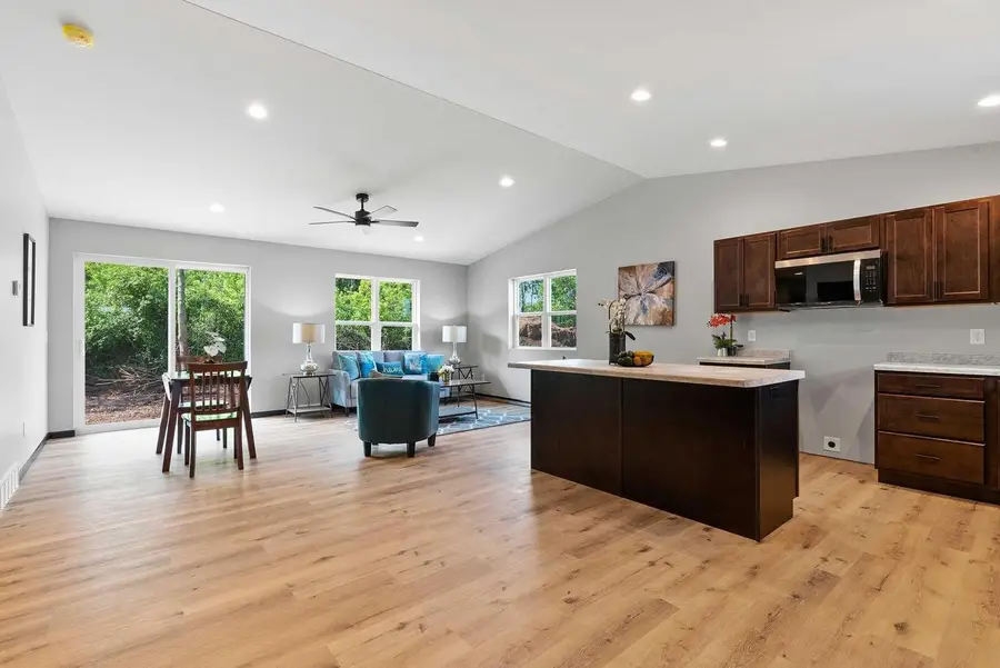 1910 SOUTHLAND LANE, New London, WI 54961 - #2