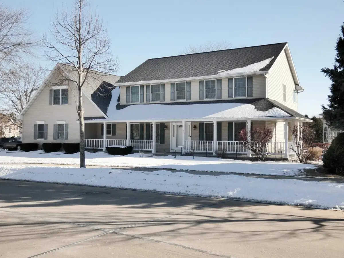 125 E WAYFARER LANE, Appleton, WI 54913 - #1