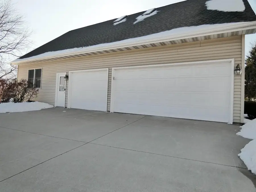 125 E WAYFARER LANE, Appleton, WI 54913 - #2