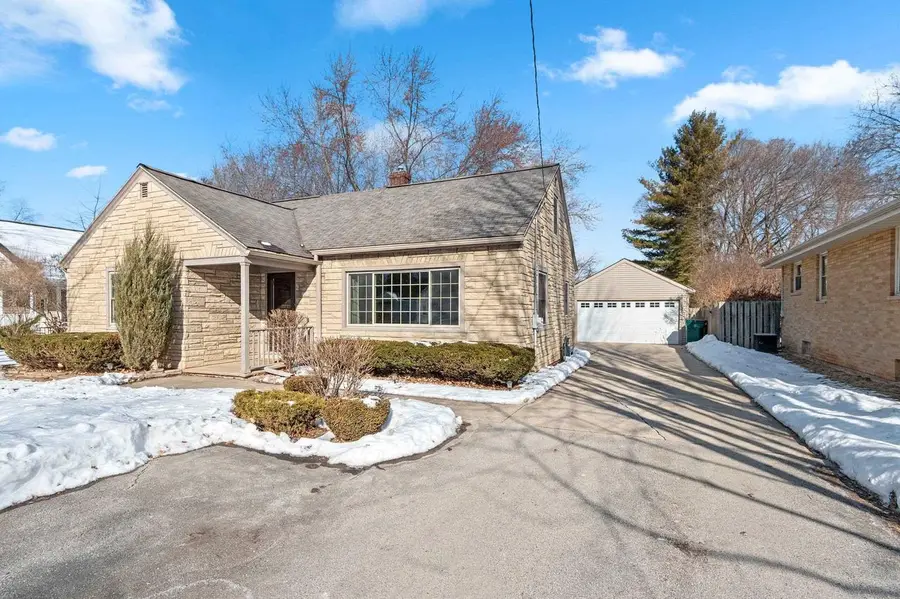 2216 GLENDALE AVENUE, Green Bay, WI 54303 - #2