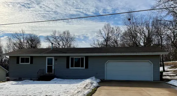 694 LEIGHTON ROAD, Waupaca, WI 54981
