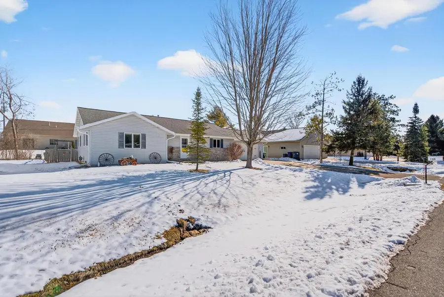 144 BALDWIN COURT, Appleton, WI 54915 - #3