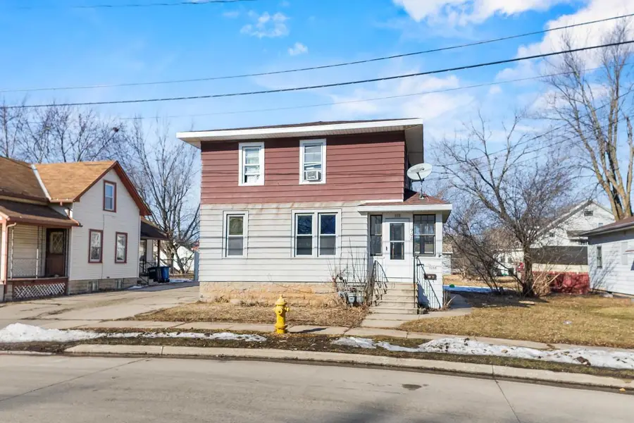908 W 10TH AVENUE, Oshkosh, WI 54902 - #2