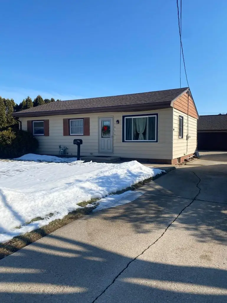 1020 S SAWYER STREET, Oshkosh, WI 54902 - #1