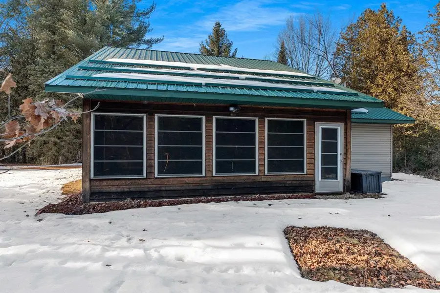 8046 COUNTY ROAD R, Suring, WI 54174 - #2