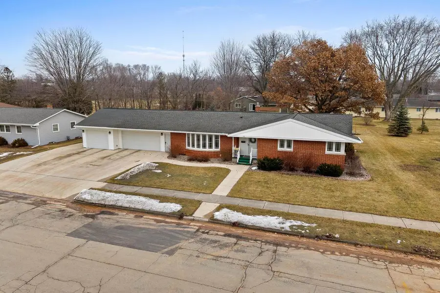 722 LEE AVENUE, Brillion, WI 54110 - #2