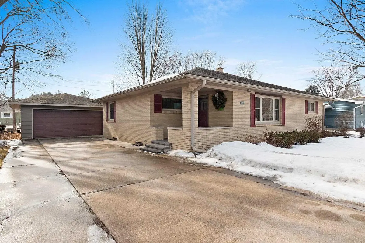 3137 PARKDALE DRIVE, Marinette, WI 54143 - #1