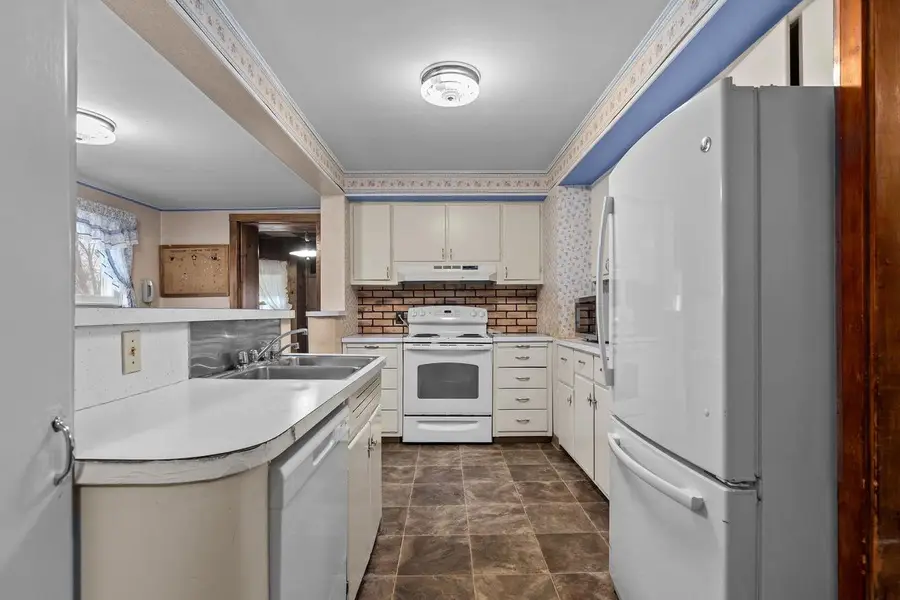 425 S MAIN STREET, Iola, WI 54945 - #3