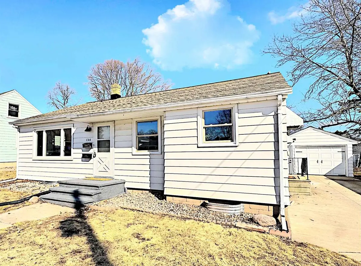 128 WASHINGTON STREET, Kaukauna, WI 54130 - #1