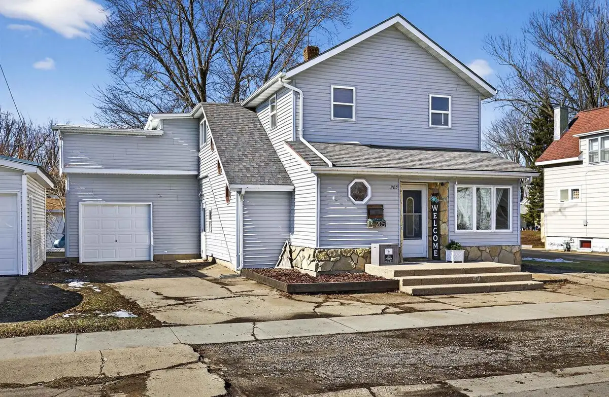 205 AVON STREET, New London, WI 54961 - #1