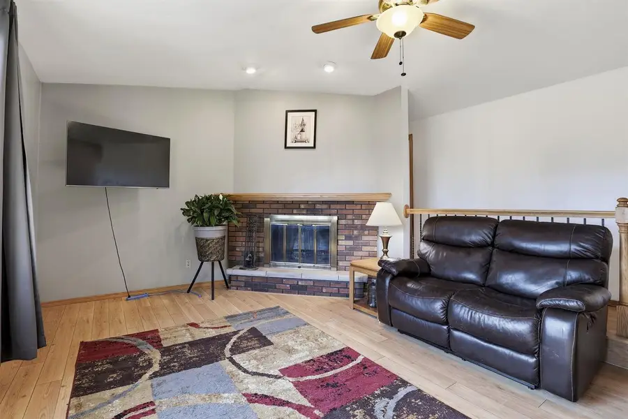 907 E FLORIDA AVENUE, Appleton, WI 54911 - #3