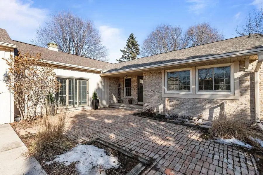 1101 PARK VILLAGE DRIVE, Neenah, WI 54956 - #3