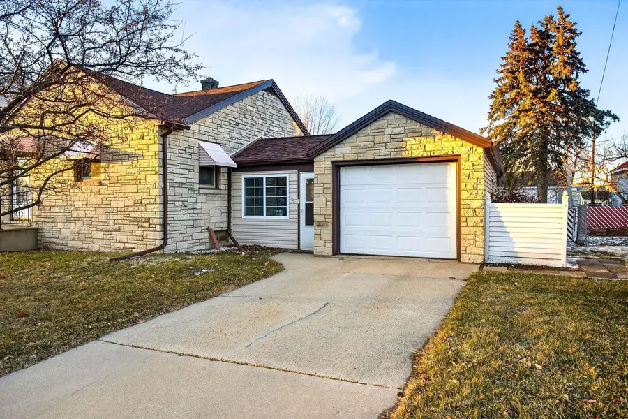 934 W 9TH AVENUE, Oshkosh, WI 54902 - #2