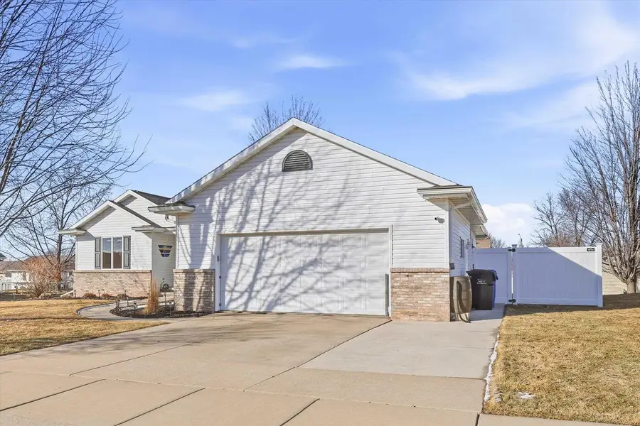 2060 MEADOWVIEW STREET, Kaukauna, WI 54130 - #2