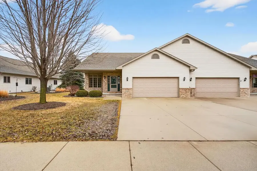 4742 N PROVIDENCE AVENUE, Appleton, WI 54913 - #2