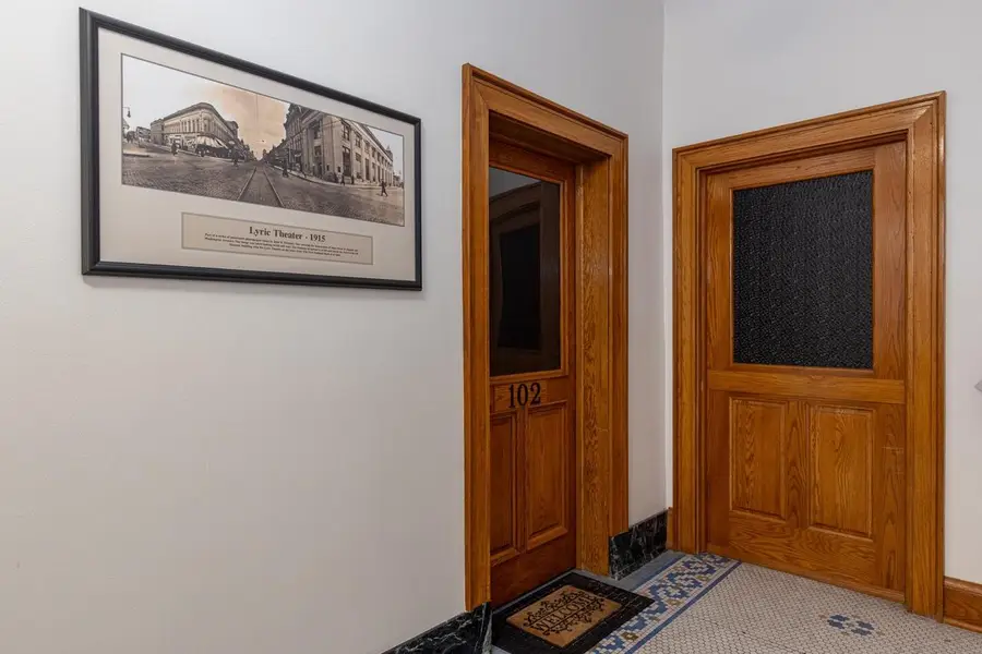 105 WASHINGTON AVENUE  #102, Oshkosh, WI 54901 - #2