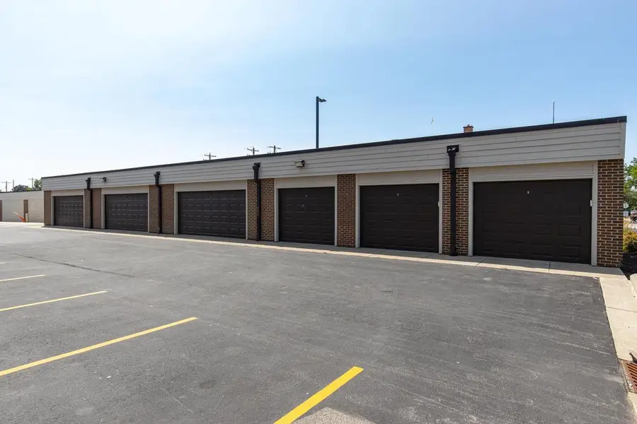 105 WASHINGTON AVENUE  #302, Oshkosh, WI 54901 - #3