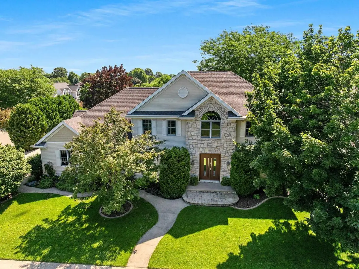 1404 MAHLER BOULEVARD, Neenah, WI 54956 - #1