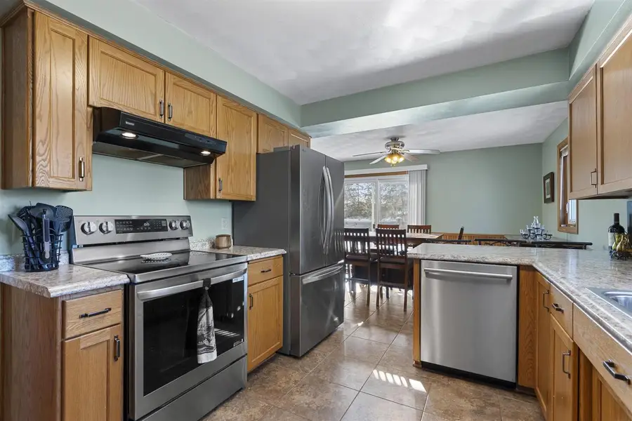 3033 W HIAWATHA DRIVE, Appleton, WI 54914 - #3