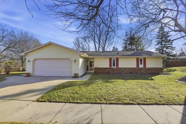 907 E FLORIDA AVENUE, Appleton, WI 54911