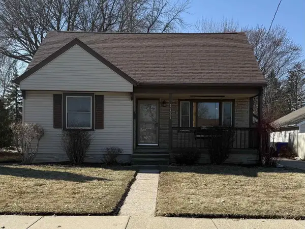 1727 S LAWE STREET, Appleton, WI 54915