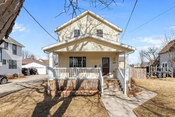 207 W FOREST AVENUE, Neenah, WI 54956