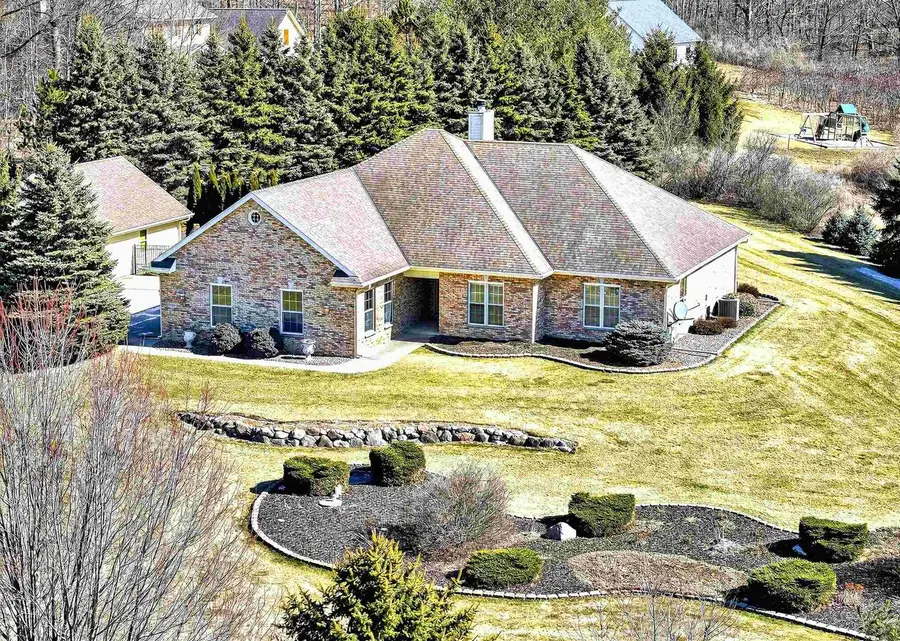 5565 APPLEWOOD COURT, Hartford, WI 53027 - #2