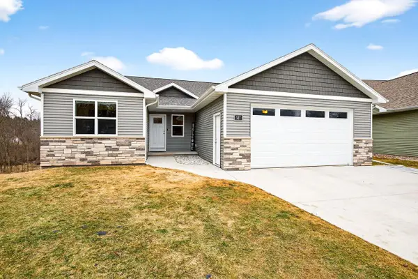 537 GOLF SIDE COURT, Hortonville, WI 54944