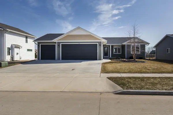 1594 SAGE CROSSING, Oshkosh, WI 54904