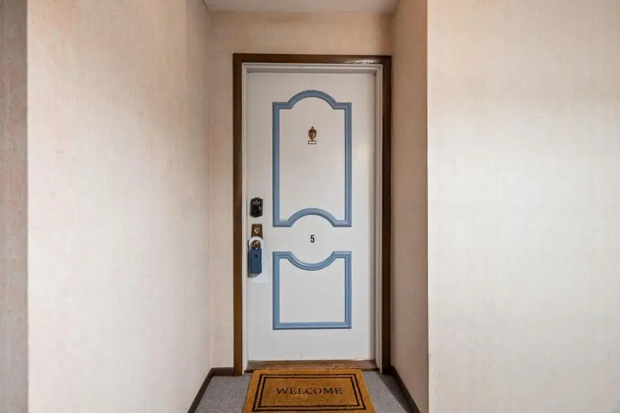 3182 JUSTIN COURT  #5, Appleton, WI 54914 - #2