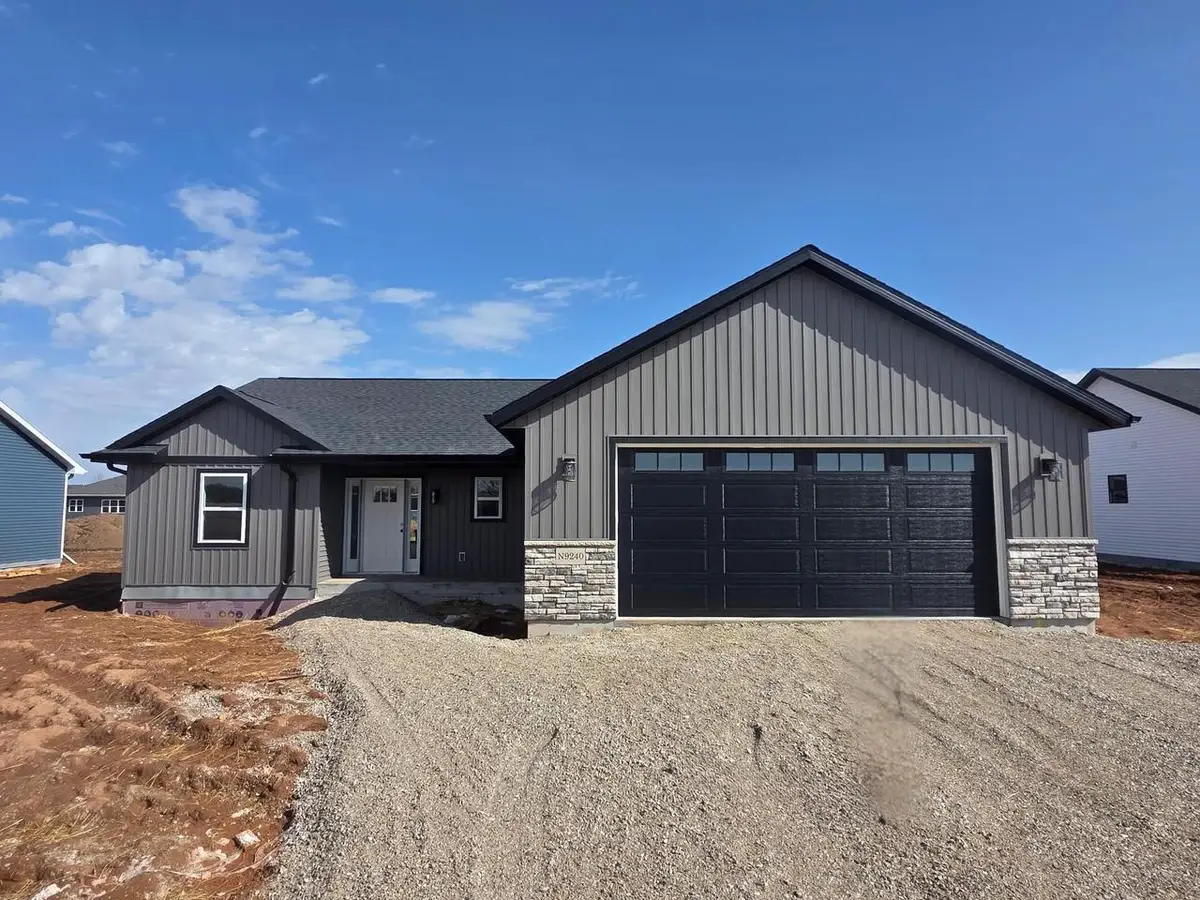 N9240 HOMESTEAD LANE, Appleton, WI 54915 - #1