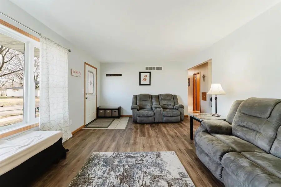 1425 W 3RD AVENUE, Oshkosh, WI 54902 - #2