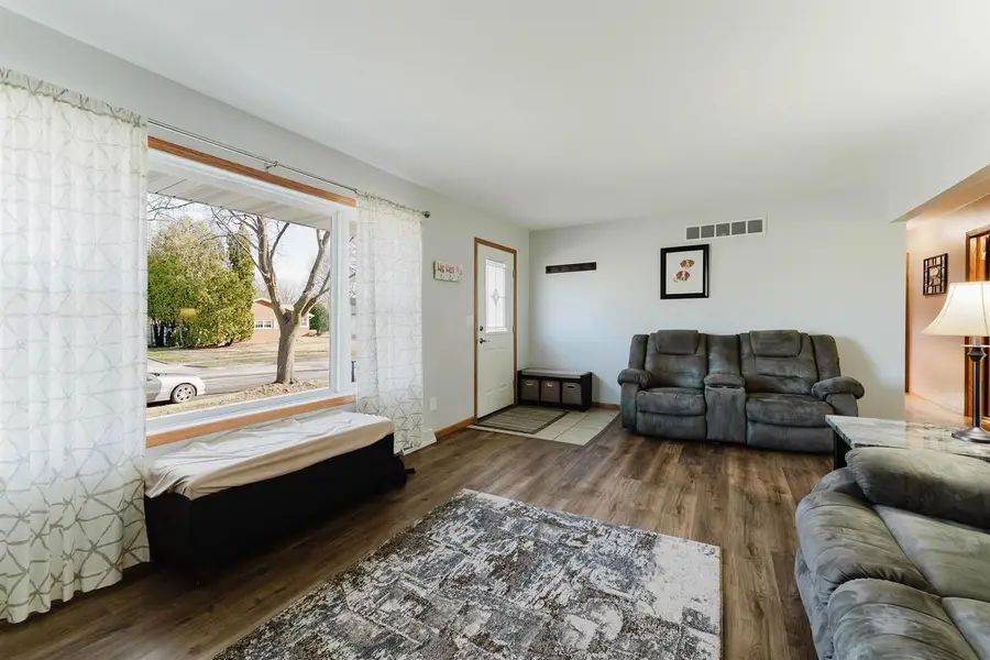 1425 W 3RD AVENUE, Oshkosh, WI 54902 - #3