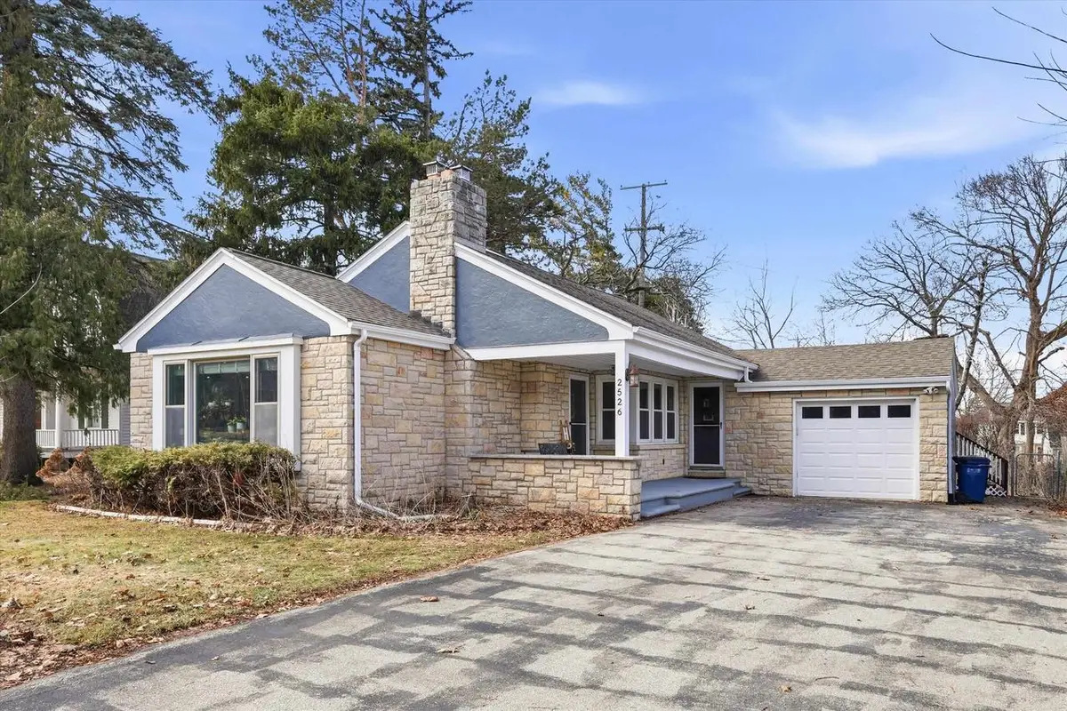 2526 S WEBSTER AVENUE, Green Bay, WI 54301 - #1