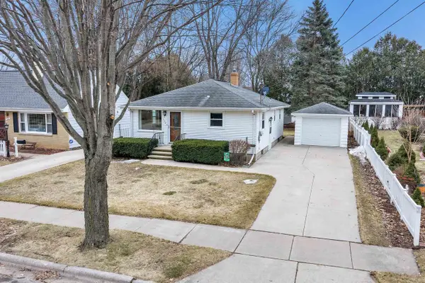 1267 ROSCOE STREET, Green Bay, WI 54304