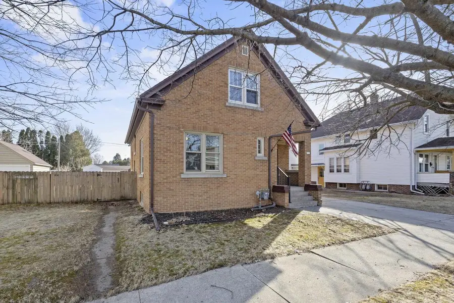 2111 HAMILTON STREET, Manitowoc, WI 54220 - #2