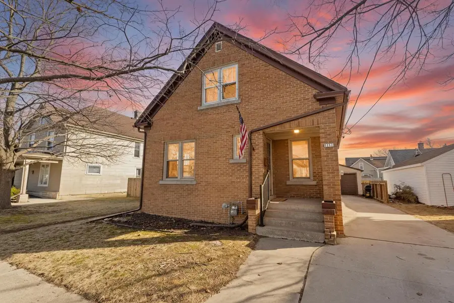 2111 HAMILTON STREET, Manitowoc, WI 54220 - #3