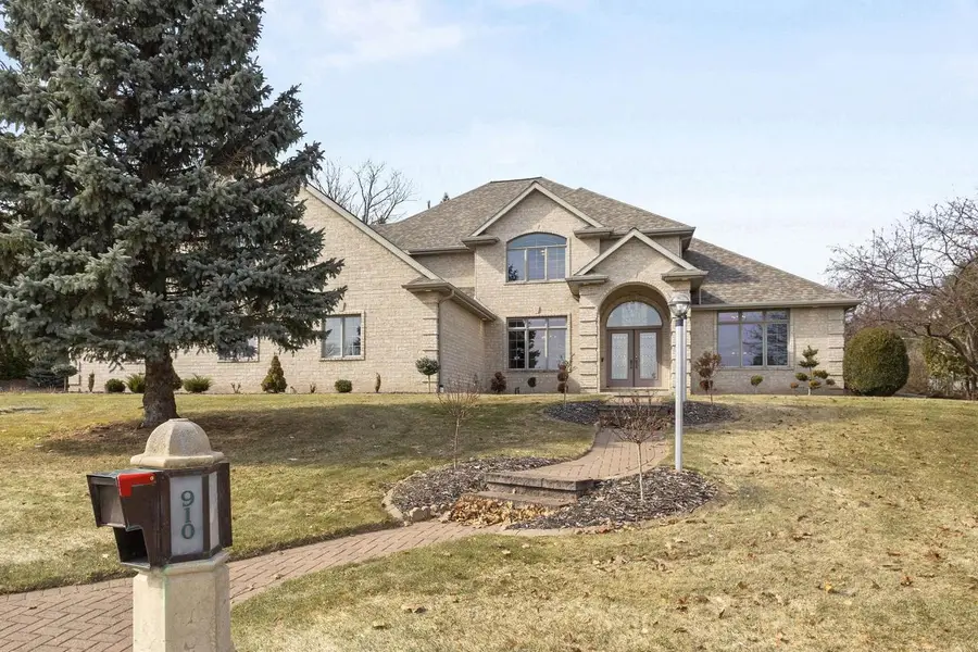 910 KINGS POINT COURT, Hobart, WI 54155 - #2