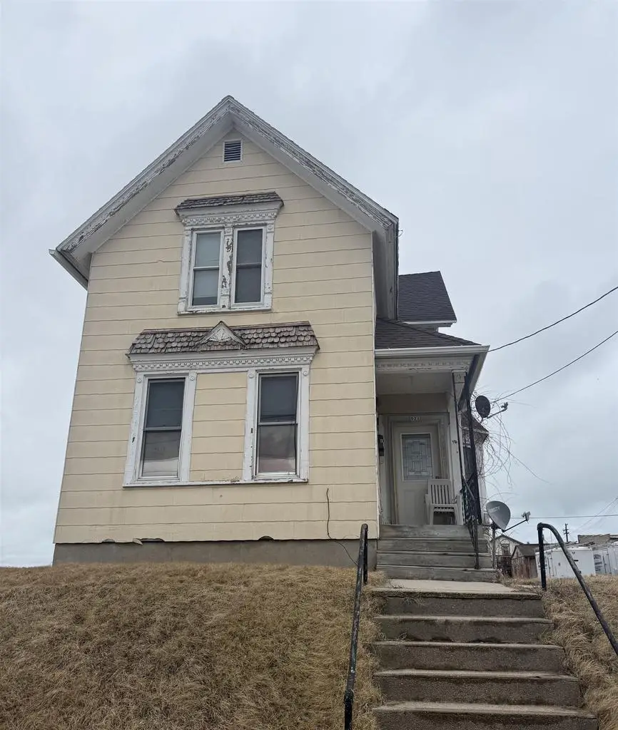 921 S 13TH STREET, Manitowoc, WI 54220 - #1